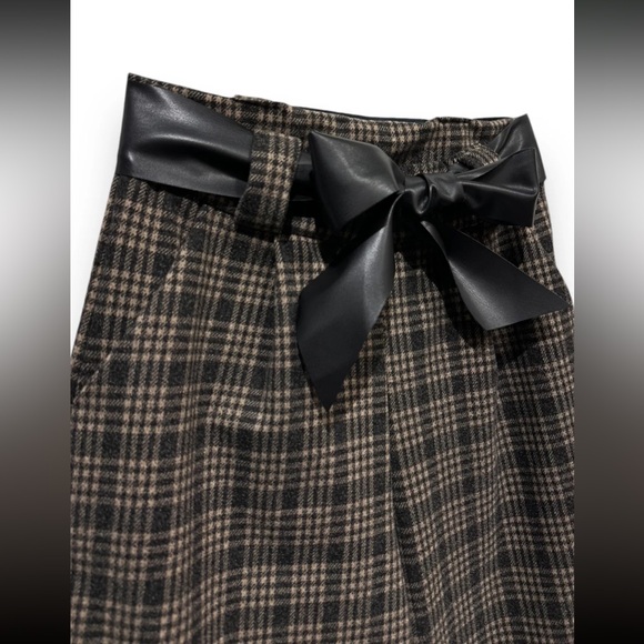 MADE IN ITALY PLAID WIDE LEG PANTS
Fabulous wide leg pants - Picture 2 of 3